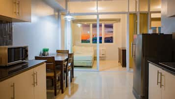 Habitación (2 Bedroom) | Área de sala de estar | Televisión