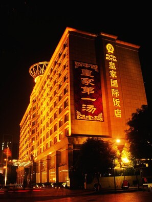住宿正面 (夜晚)