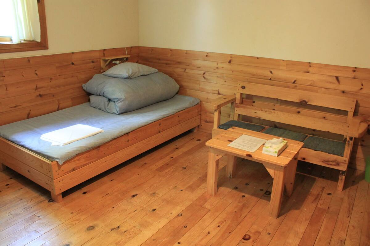 Standard Triple Room, 3 Single Beds, Non Smoking, Shared Bathroom