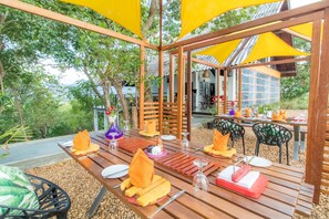 Daily continental breakfast (USD 20 per person)