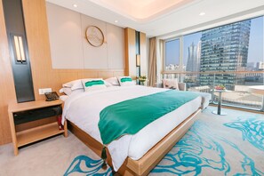 Habitación ejecutiva | Ropa de cama de alta calidad, edredón y minibar