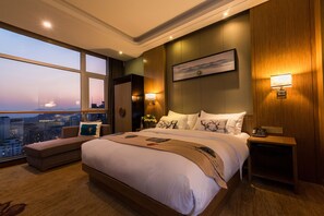 Ropa de cama de alta calidad, cubrecamas y minibar 