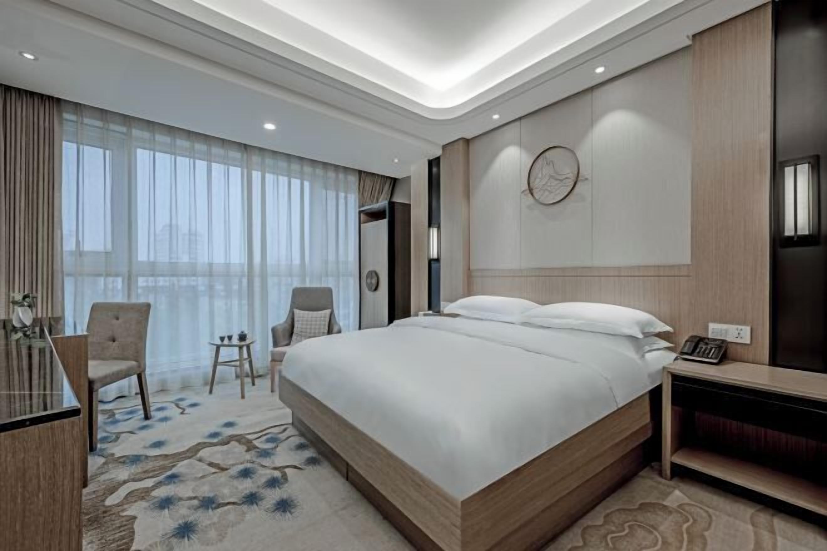 高档床上用品、羽绒被、迷你吧、客房内保险箱