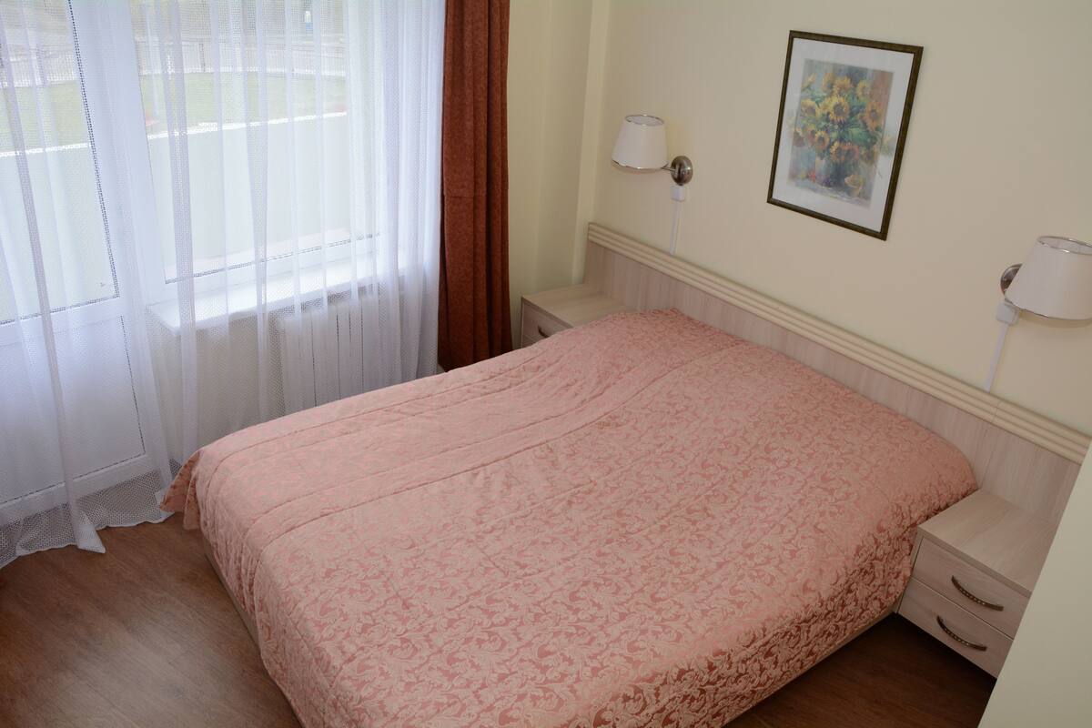 Standard-Doppelzimmer | Schreibtisch, Babybetten, Zustellbetten, kostenloses WLAN