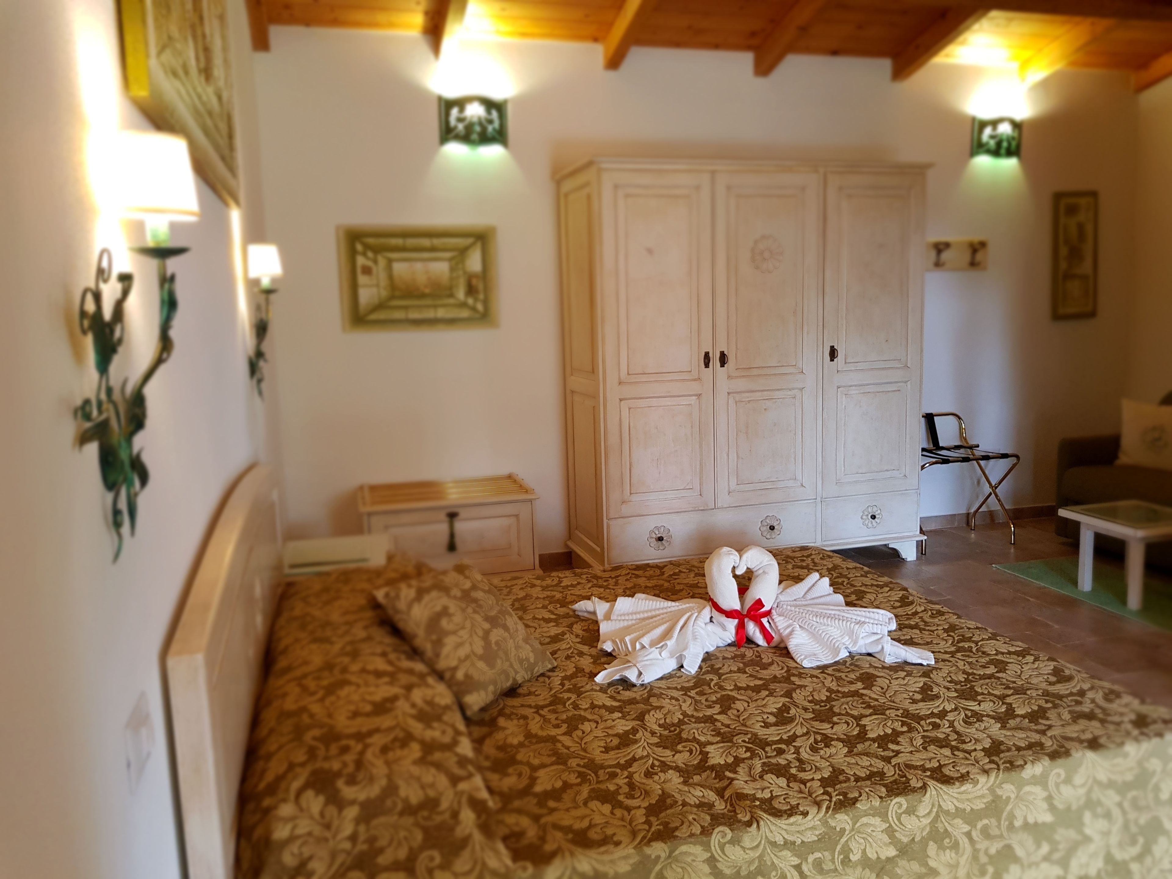 Down comforters, minibar, in-room safe, desk