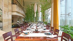 2 restaurants; breakfast, lunch and dinner served  - Guangzhou Nansha Grand Hotel (Guangzhou)