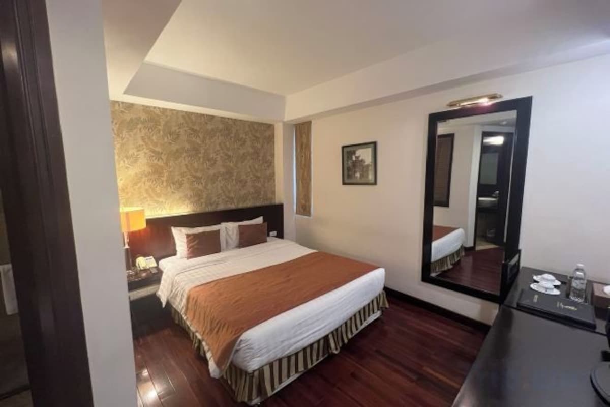Minibar, in-room safe, desk, blackout drapes