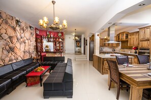 Luxury Suite, 5 Bedrooms | Living room | Flat-screen TV - The Pearl of the Golan - Pnina BaGolan (Had Nes)