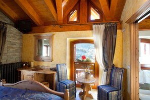 Superior Double Room | Living area | Flat-screen TV - Hotel le Ortensie (Roccaraso)