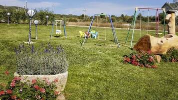 Área de juegos infantiles al aire libre