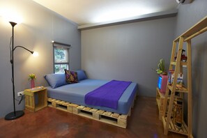 Classic Double or Twin Room | In-room safe, free WiFi - WH Hostel (Bangkok)