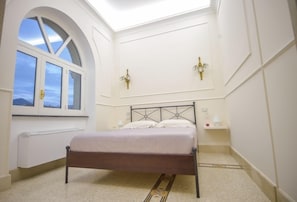 Standard Double Room, Kitchenette | 1 bedroom, minibar, desk, soundproofing