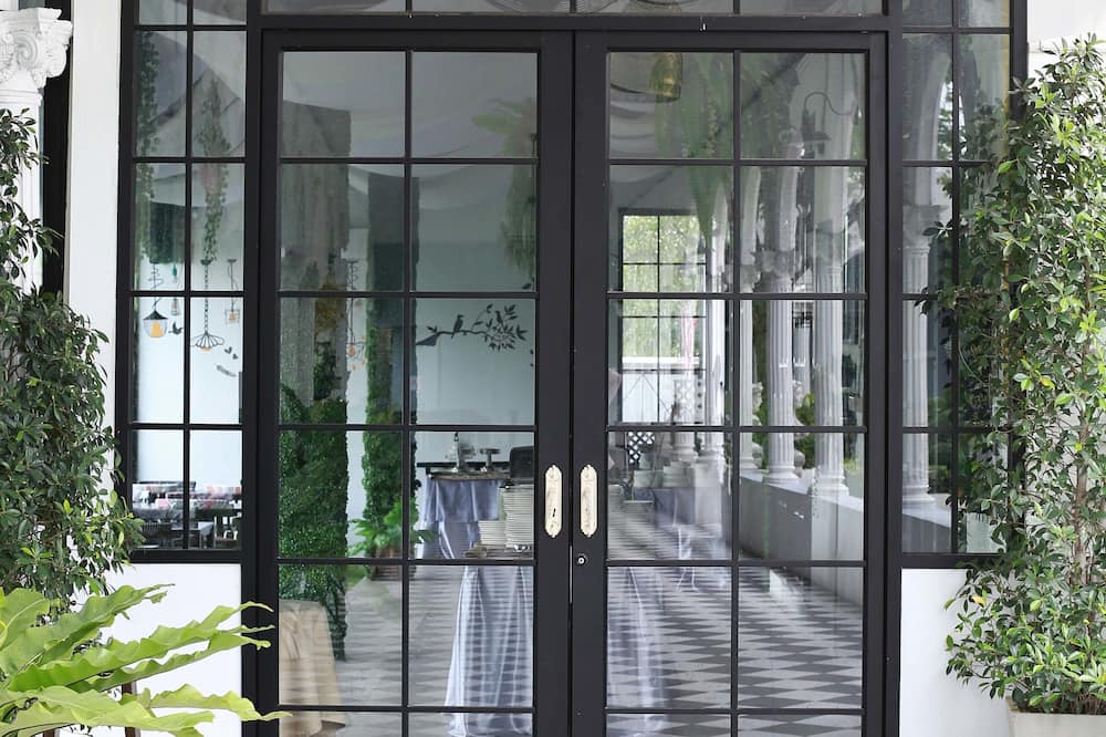 Westgate Residence Hotel
