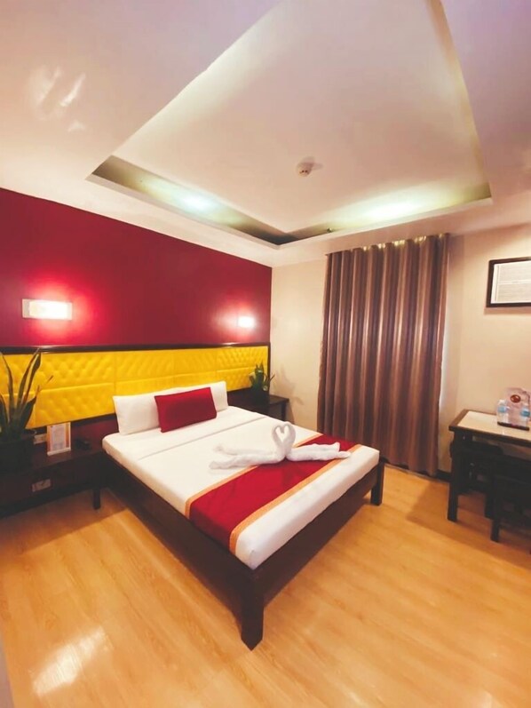 Standard Double Room | Blackout drapes, iron/ironing board, bed sheets