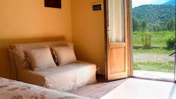 Quadrupla familiare, lato giardino | Vista dalla camera