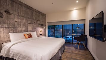 Quarto casal luxo | Frigobar, cofres nos quartos, individualmente decorados, escrivaninha