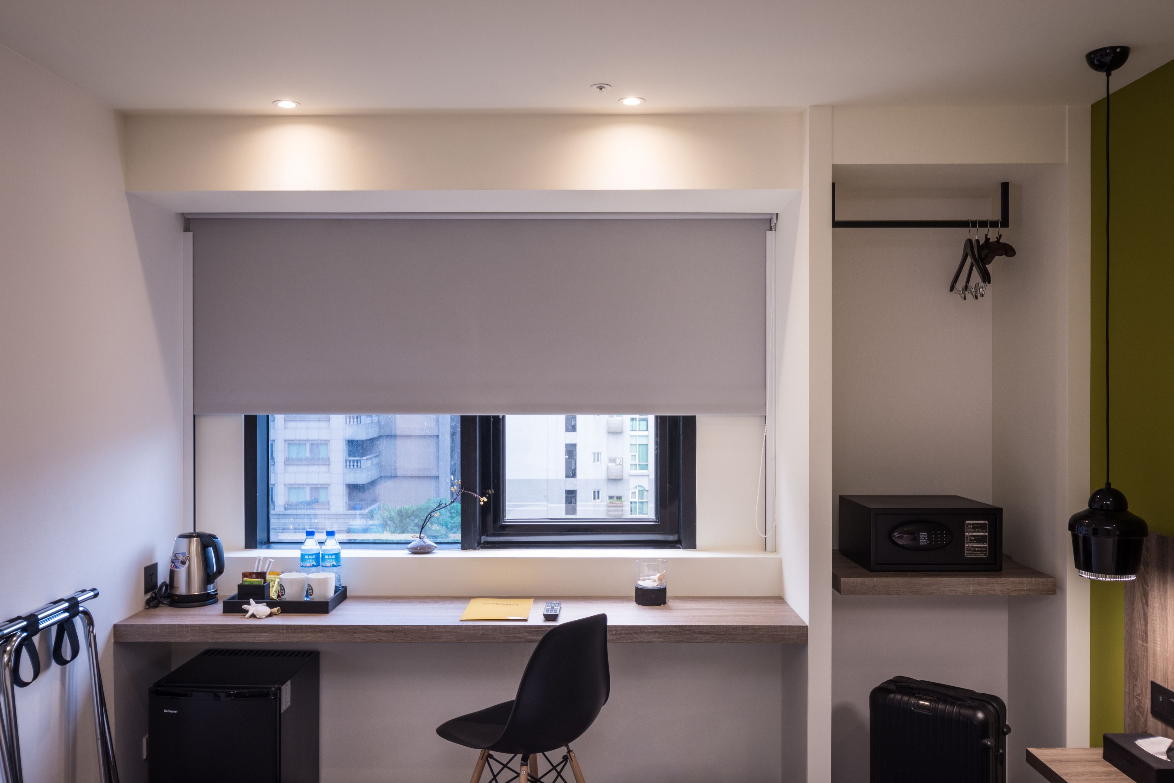 deluxe double room | minibar, in-room safe, individually decorated, desk