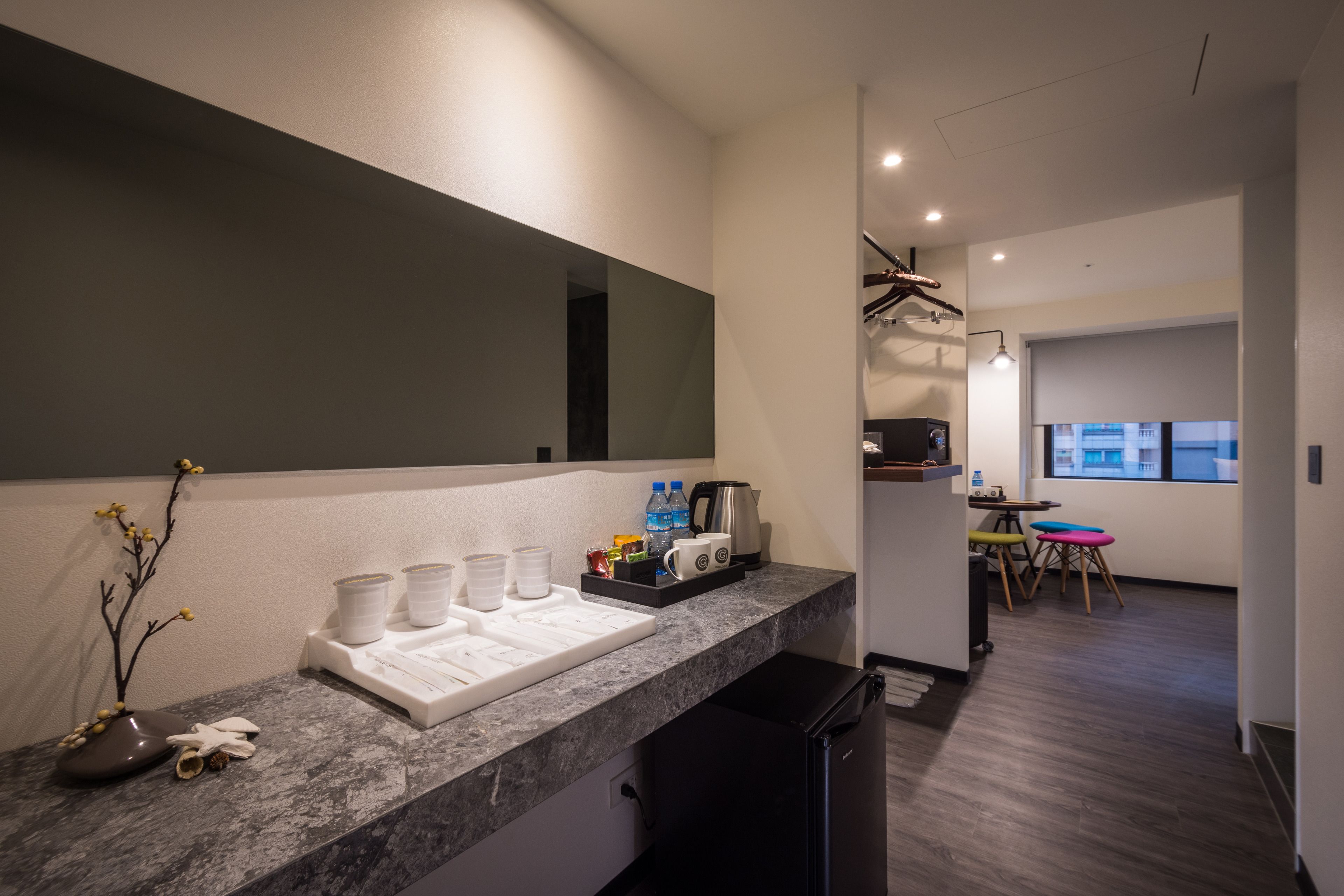 minibar, in-room safe, individually decorated, desk