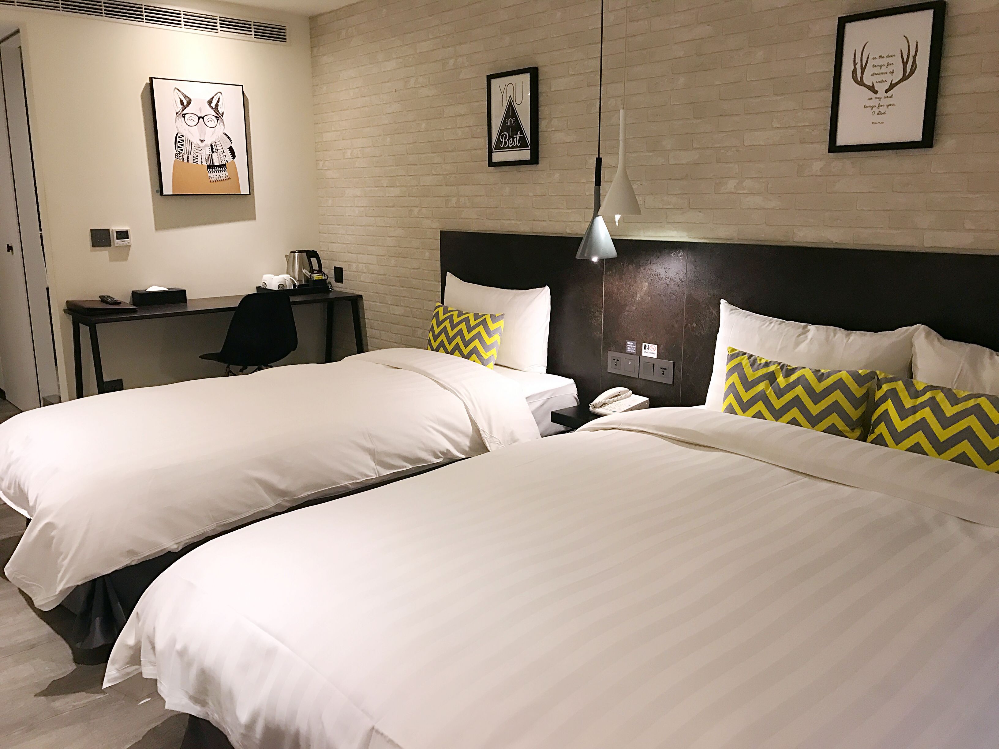 business triple room | minibar, in-room safe, individually decorated, desk