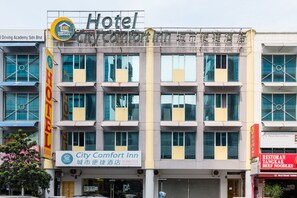 Front of property – evening/night - City Comfort Inn Puchong (Puchong)