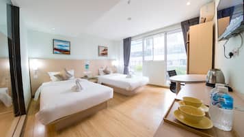 Superior Twin, With Window | Desk, bed sheets