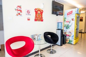 Lobby sitting area - City Comfort Inn Puchong (Puchong)