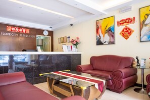 Lobby sitting area - City Comfort Inn Puchong (Puchong)