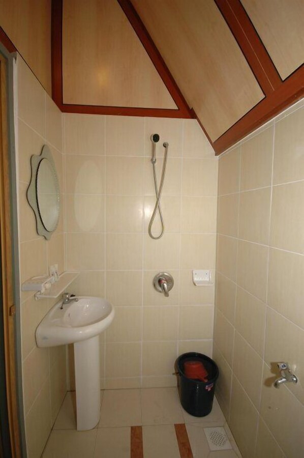 A small bathroom with a pedestal sink, a handheld showerhead, and a black bucket. - Shari-La Island Resort (Pulau Perhentian Kecil)