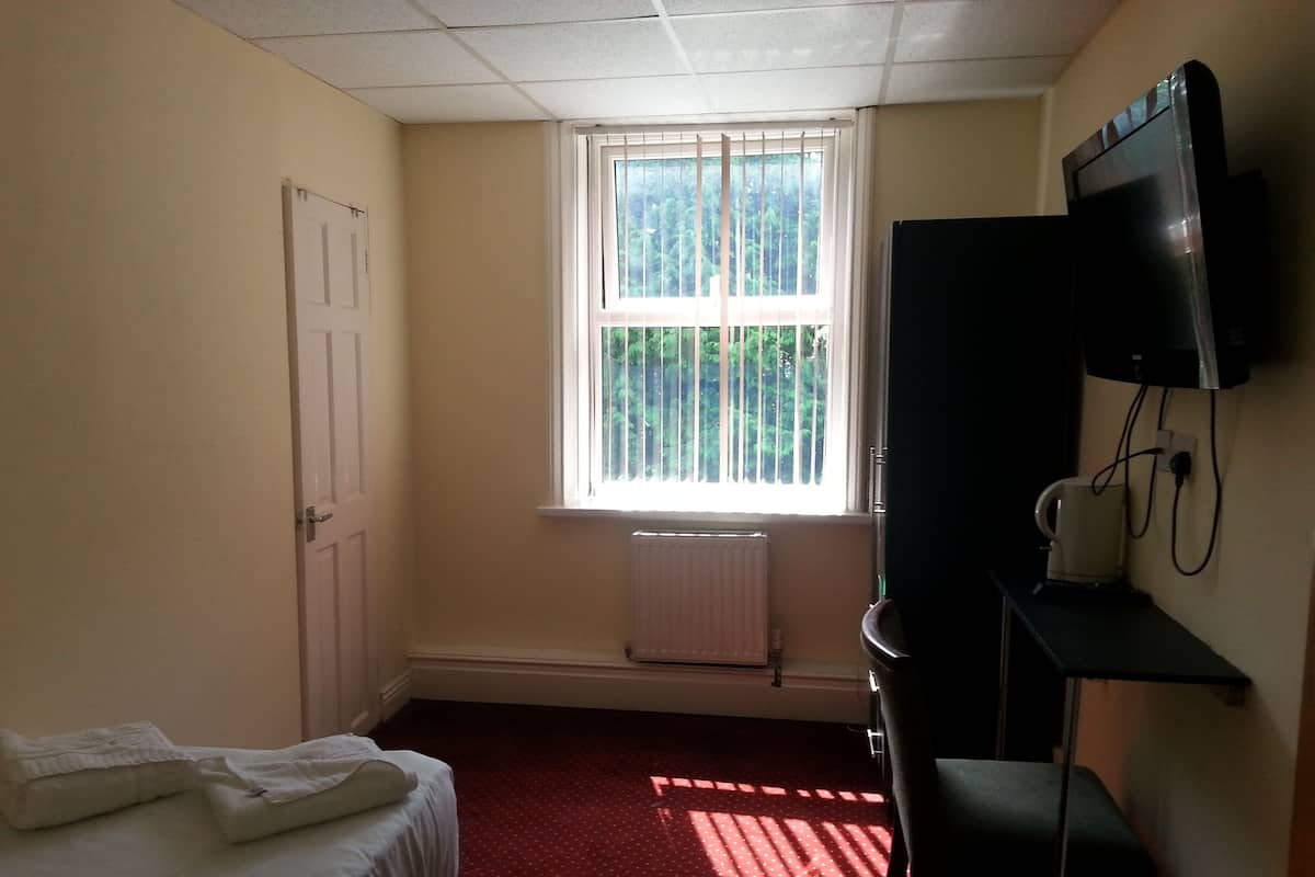 Single Room | Iron/ironing board, free WiFi