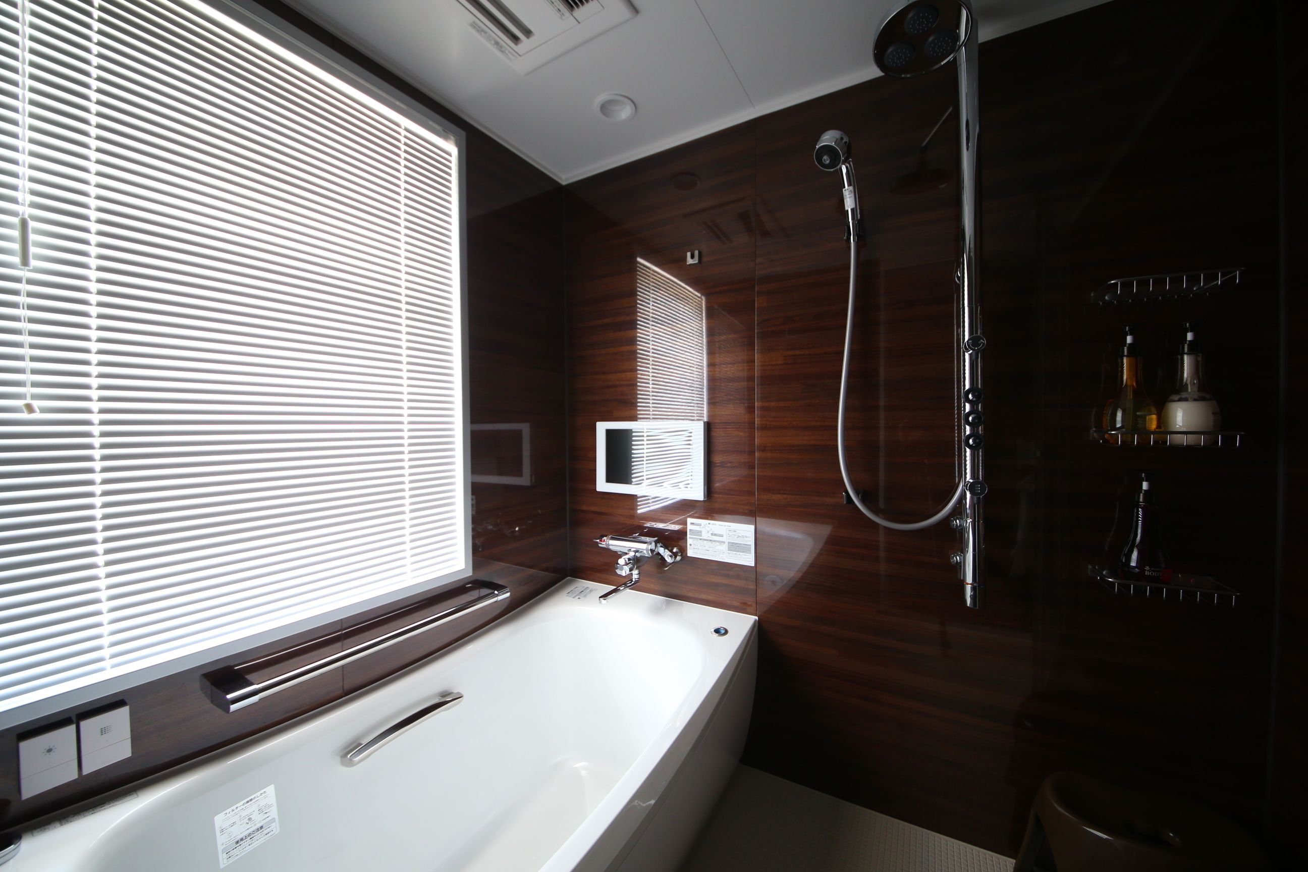 executive twin room, 2 double beds, non smoking, jetted tub | bathroom | combined shower/bathtub, free toiletries, hair dryer, slippers