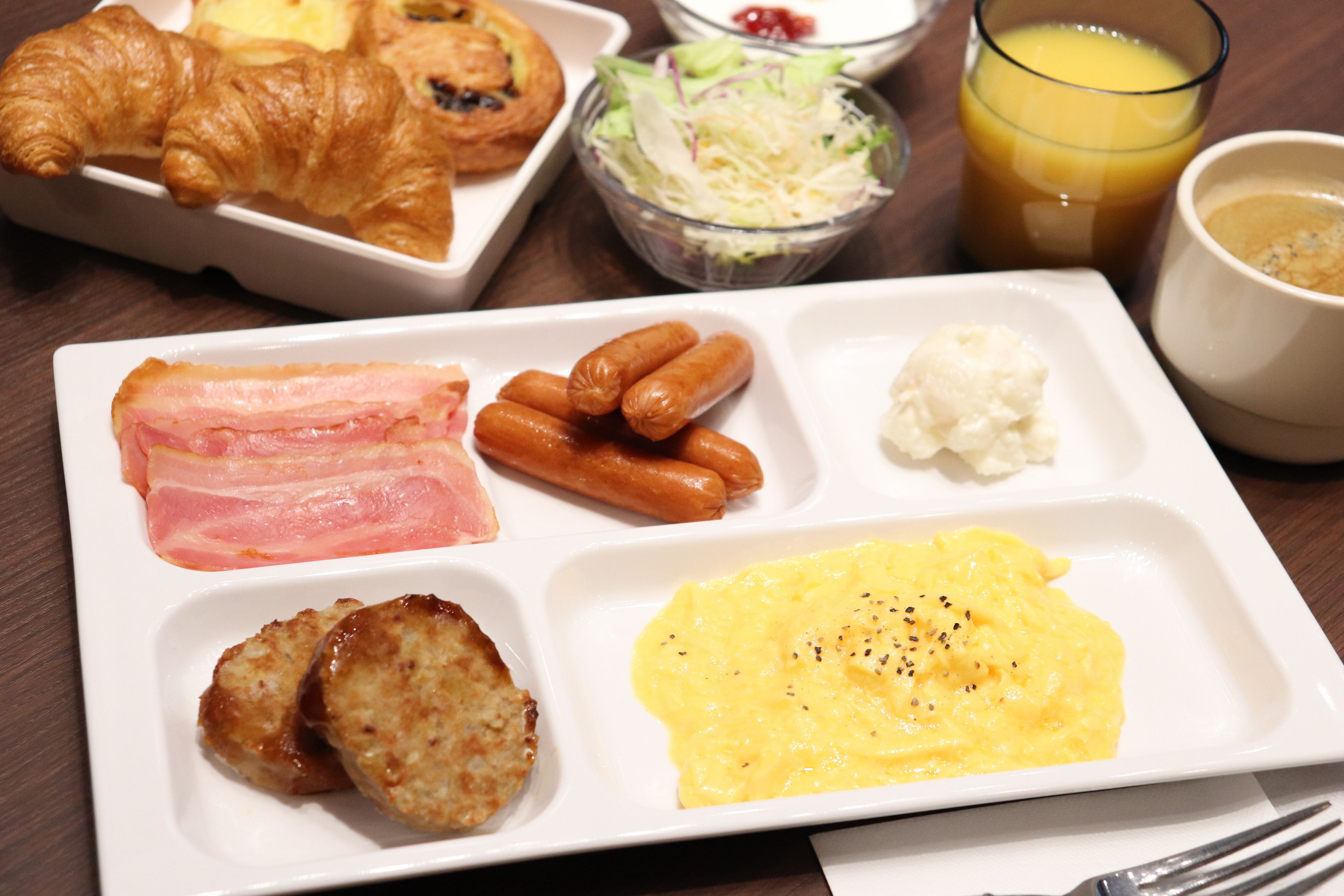 daily full breakfast (jpy 500 per person)