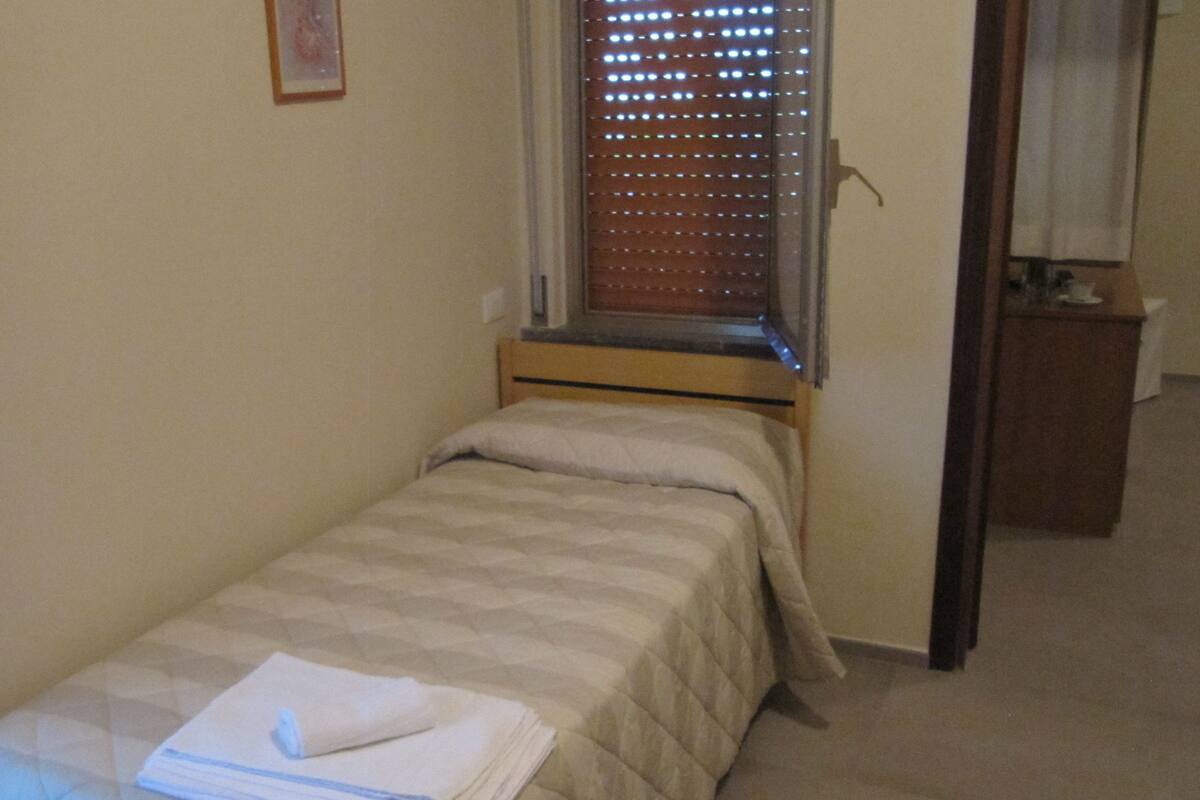 1 bedroom, premium bedding, in-room safe, desk