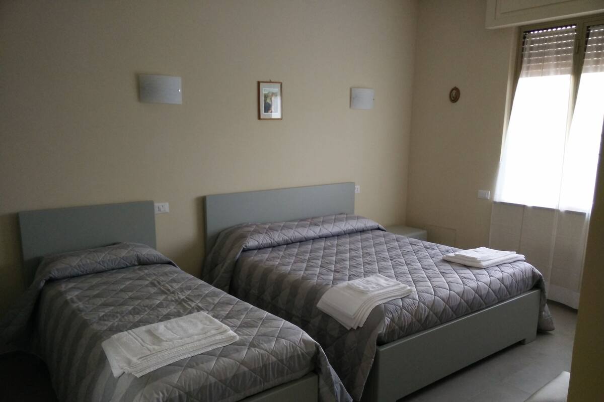 1 bedroom, premium bedding, in-room safe, desk