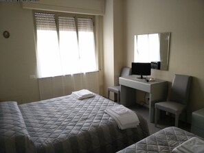 1 bedroom, premium bedding, in-room safe, desk