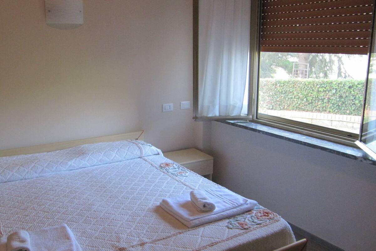 1 bedroom, premium bedding, in-room safe, desk