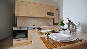 ห้องดีลักซ์สวีท, 1 ห้องนอน, วิวทะเล | ครัวขนาดเล็กส่วนตัว | เครื่องชงกาแฟ/ชา