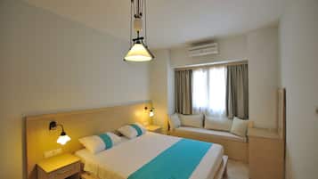 Minibar, in-room safe, desk, iron/ironing board
