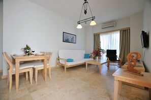 Minibar, in-room safe, desk, iron/ironing board