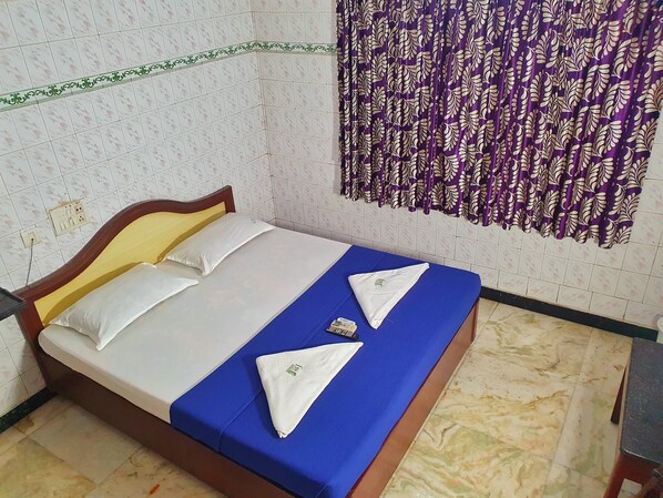 Doppia Standard, 1 letto matrimoniale | Una scrivania, Wi-Fi gratuito, lenzuola