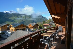 Apartment, 3 Bedrooms, Balcony, Mountain View (3 Ensuite Bathrooms) | Balcony