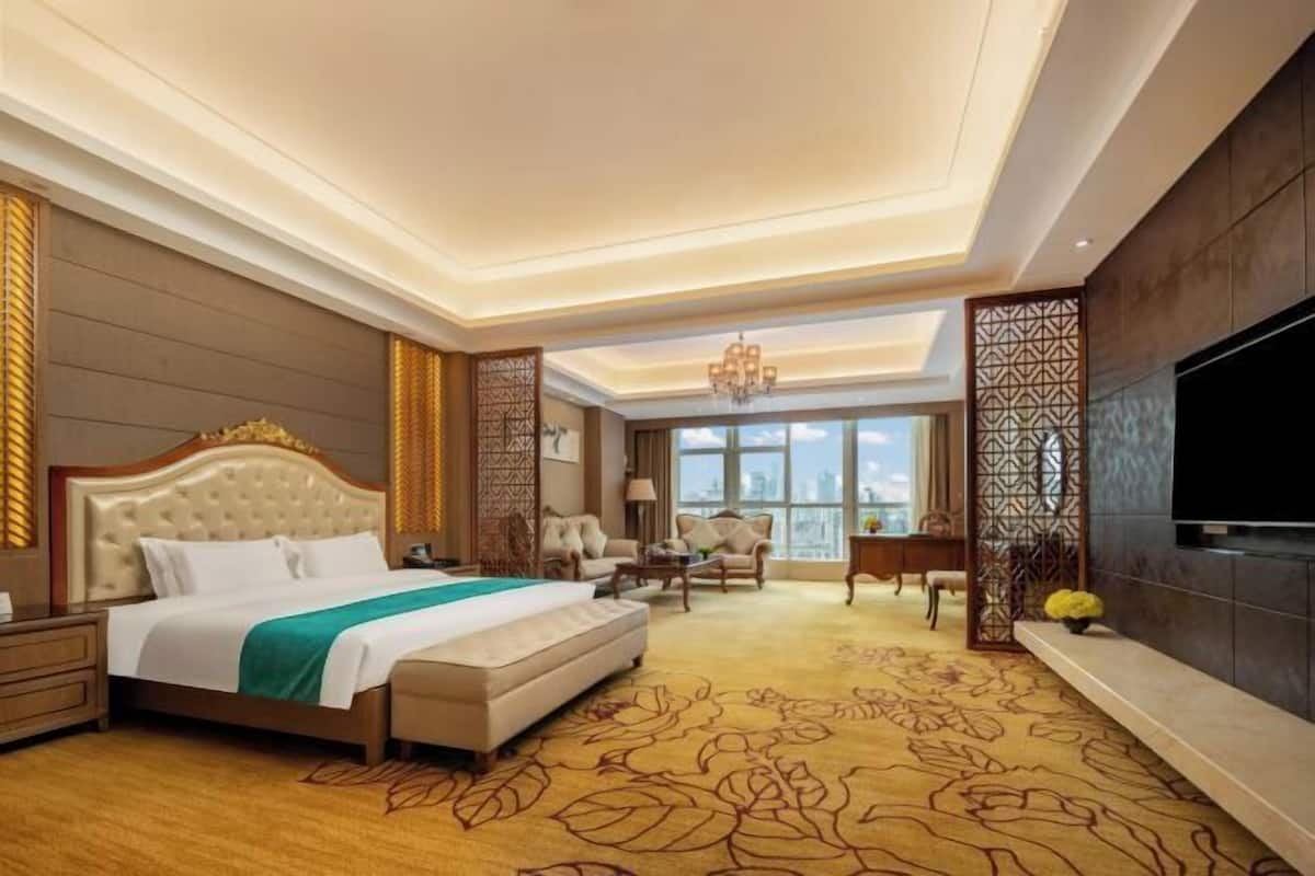 Minibar, in-room safe, desk, blackout curtains