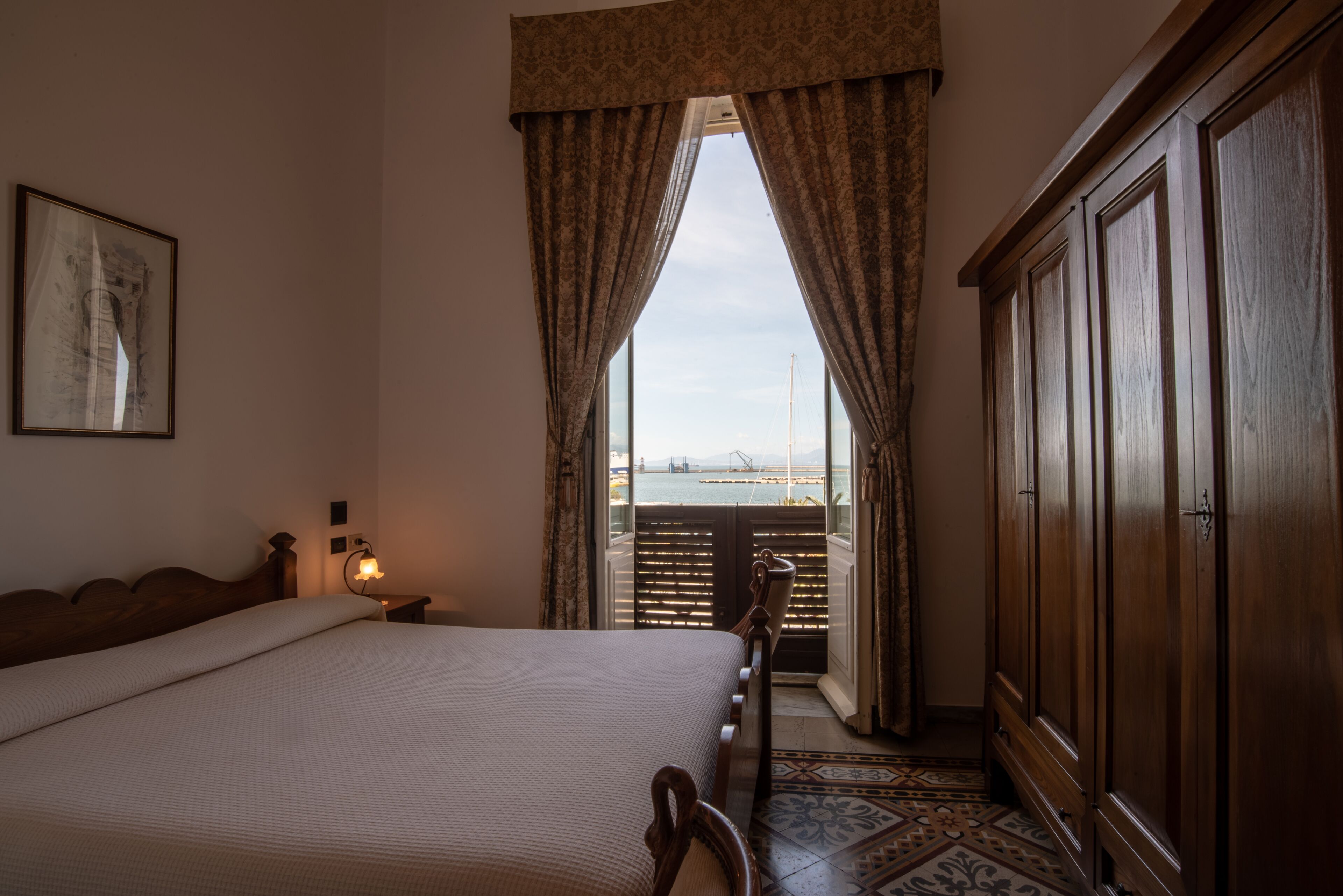 standard double or twin room, 1 queen bed, non smoking, ocean view | premium bedding, memory-foam beds, in-room safe, desk