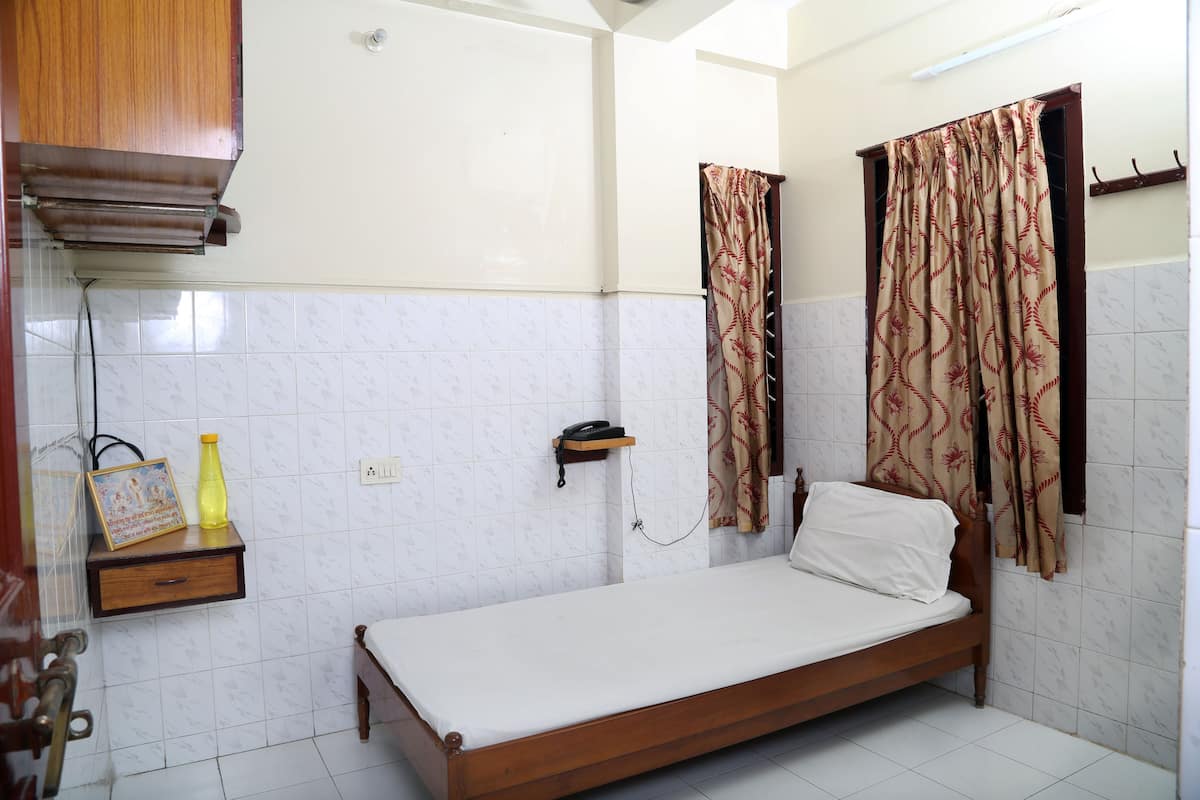 Single Room Non Ac | Rollaway beds, free WiFi