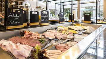 Tägliches Frühstücksbuffet gegen Gebühr