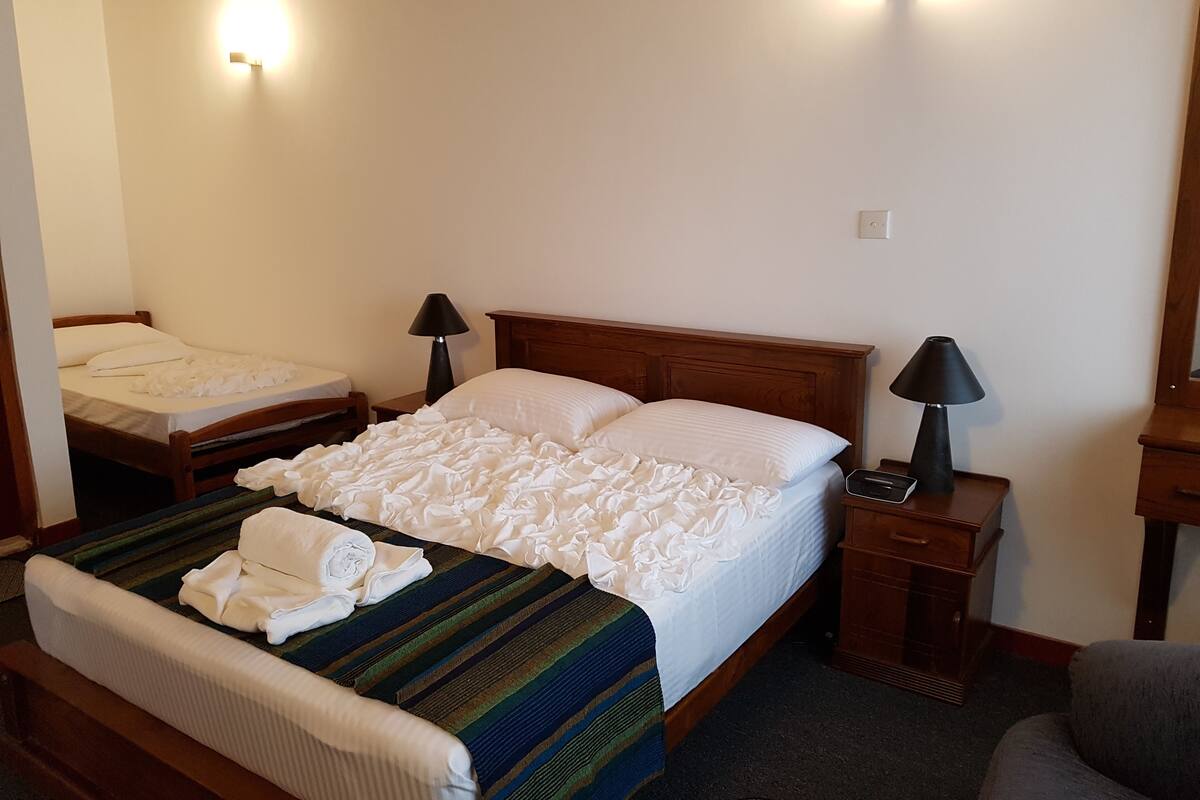 Premium bedding, iron/ironing board, free WiFi