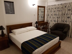 Premium bedding, iron/ironing board, free WiFi
