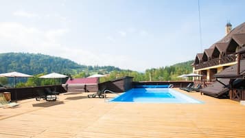 2 piscinas externas, guarda-sóis, espreguiçadeiras