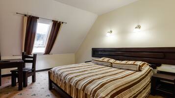 Deluxe Duplex (split level apartment) | Premium bedding, in-room safe, individually decorated