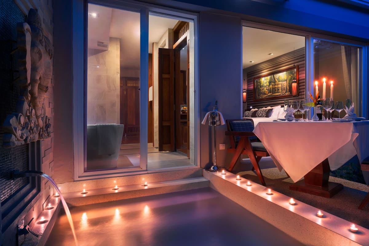 Luxury Room with Private Outdoor Jacuzzi - Daily access to the Prampi Lounge for 1 hour per entrance | 高档床上用品、Select Comfort 床、迷你吧、客房内保险箱