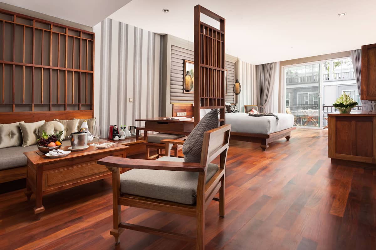 Executive Club Balcony Pool View - Daily access to the Prampi Lounge for 1 hour per entrance | 高档床上用品、Select Comfort 床、迷你吧、客房内保险箱